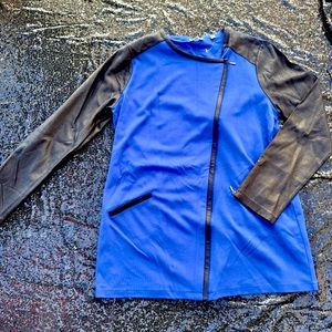 Women’s black and blue blazer